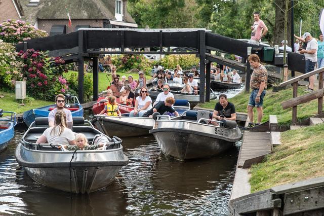 Botenbedrijf Giethoorn stevig bestraft voor varen zonder ontheffing