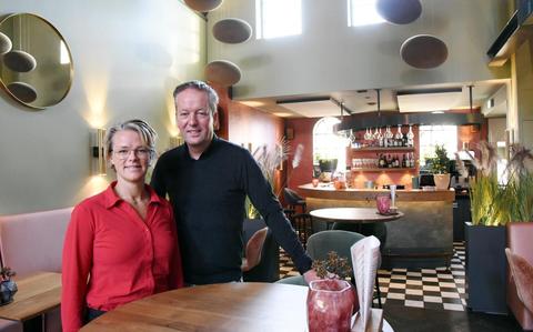Annemarie en Alko Tolner vieren het 25-jarig bestaan van het Prins Mauritshuis. 