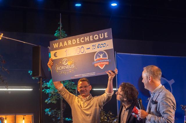 Kornelis Caps & Closures viert 90-jarig bestaan met donatie aan Groot Verzet tegen Kanker